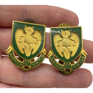 US Army Military Police school DI pin back enamel Distinctive Insignia lapel pin